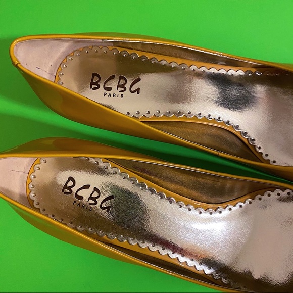 NWOT BCBG Mustard Yellow Genuine Patent Leather Heels Shoes Size 9 - Picture 3 of 5